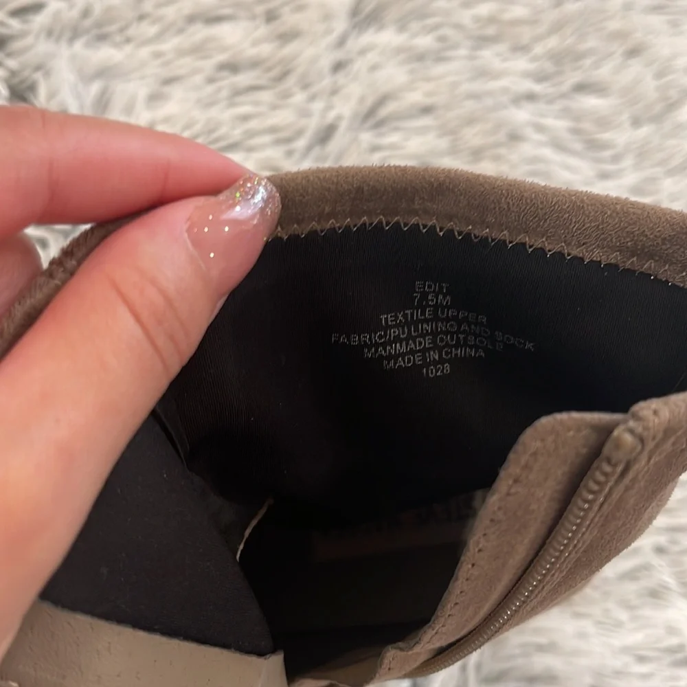 Steve Madden heeled booties. Size 7/12 - Picture 8 of 9